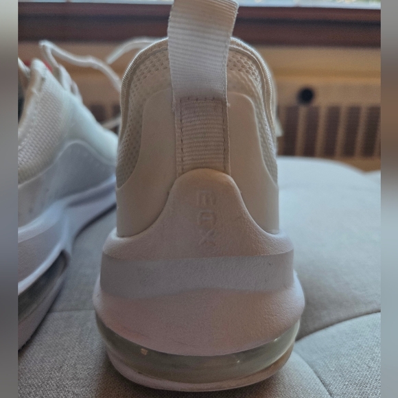 Nike Air Max Womens Axis White Neutral Fashion Sneakers 7.5 Gym Athleisure Shoes - Picture 14 of 16
